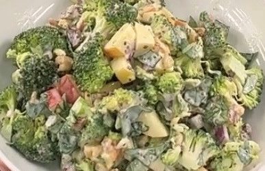 Broccoli & Arugula Date Salad